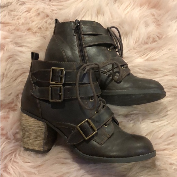 Diba Shoes - Brown booties